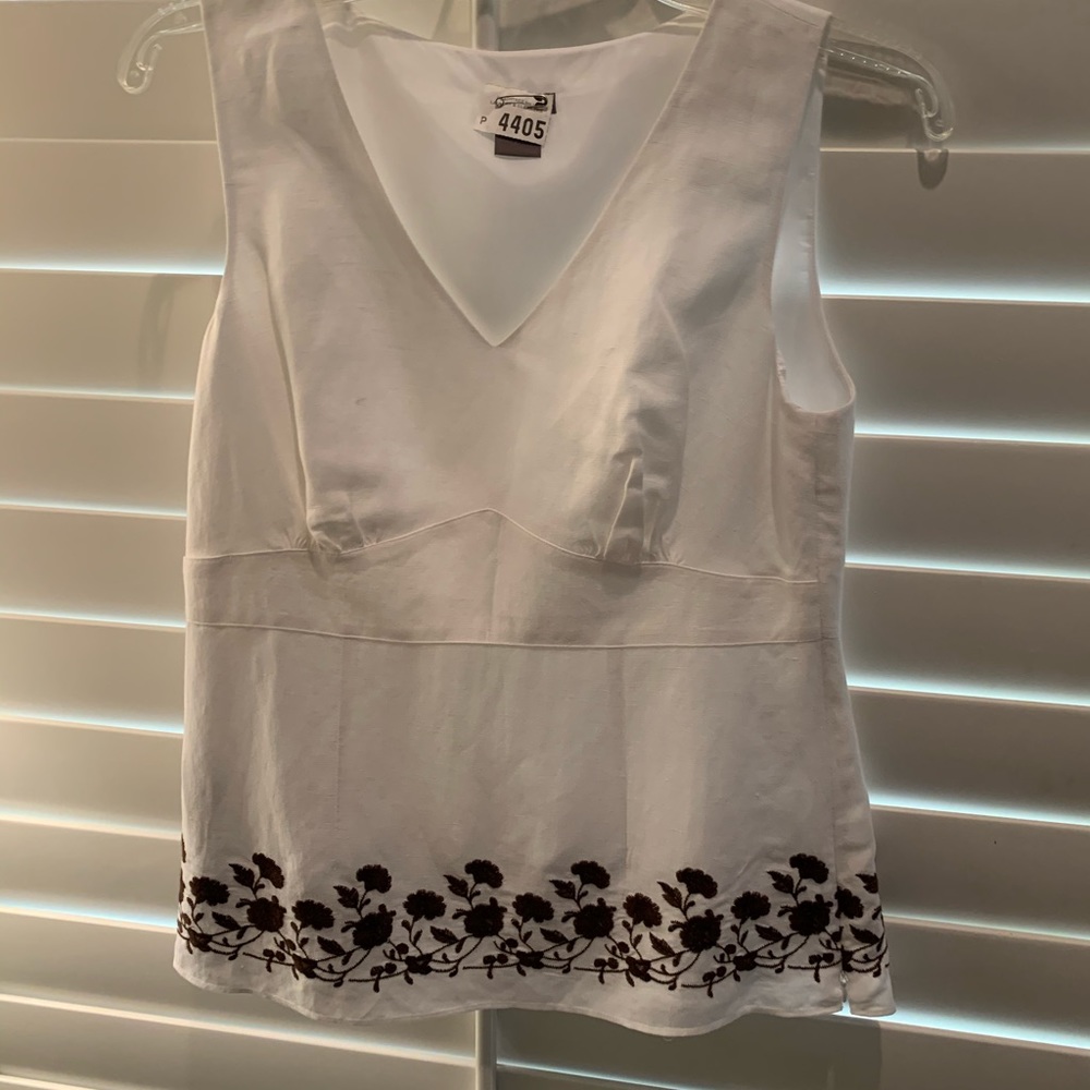 Linen sleeveless top with brown embroidery